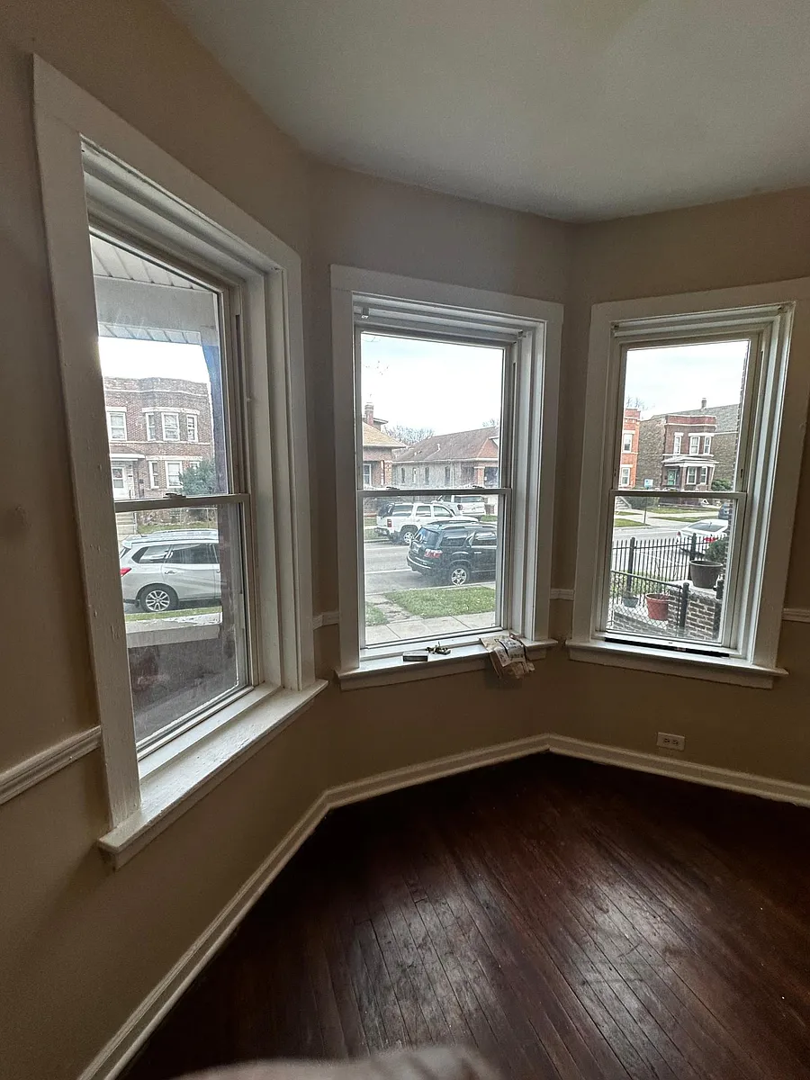 Building Photo - 8306 S Manistee Ave #1