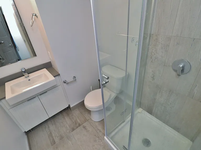 105 Champagne Ave S — Photo 30