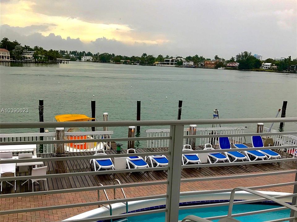 2nd image of 400 S Hibiscus Dr