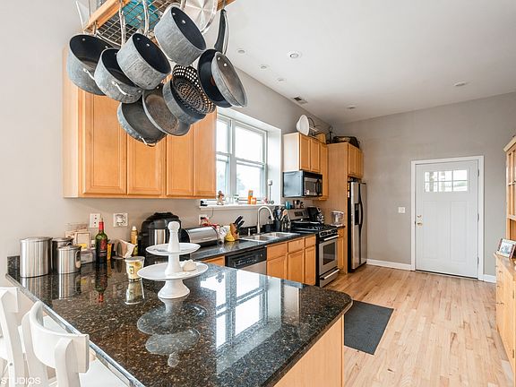 4th image of 2901 W Washington Blvd #2