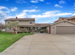 11453 Torrey Rd, Fenton, MI 48430