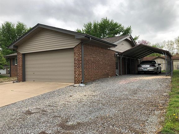 4th image of 1856 Surrey Dr