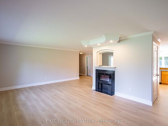 5th image of 2120 Russland Rd