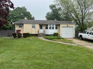 2819 Watch Hill Ave, Medford, NY 11763
