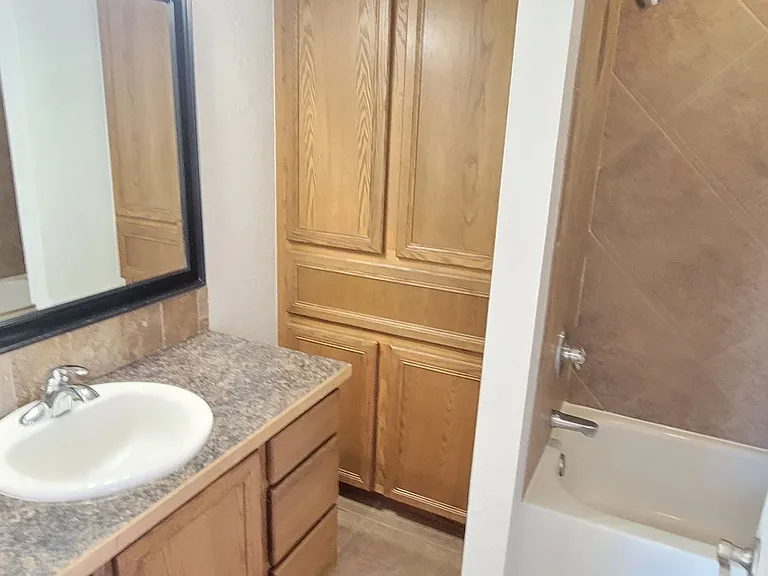 1515 S Abilene Ave — Photo 29
