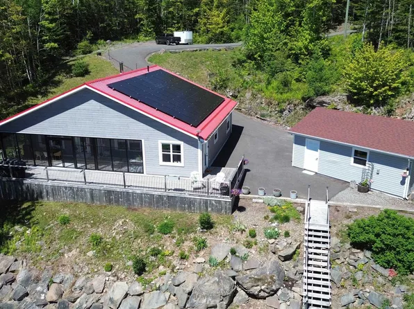33 Dorothy Robinson Dr, Richmond, NS B0E 1J0