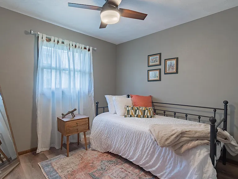 715 Leeson Ave — Photo 17