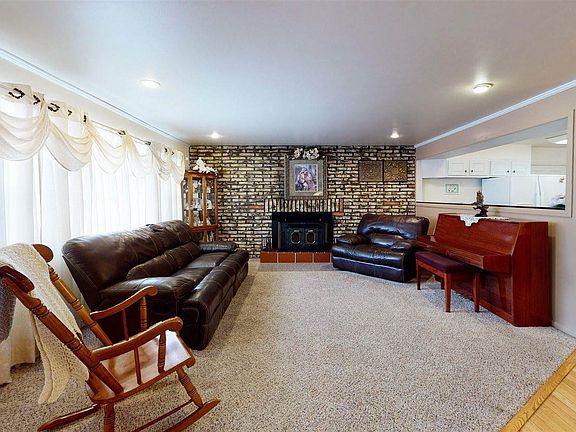 3rd image of 33 Sunnyside Ave