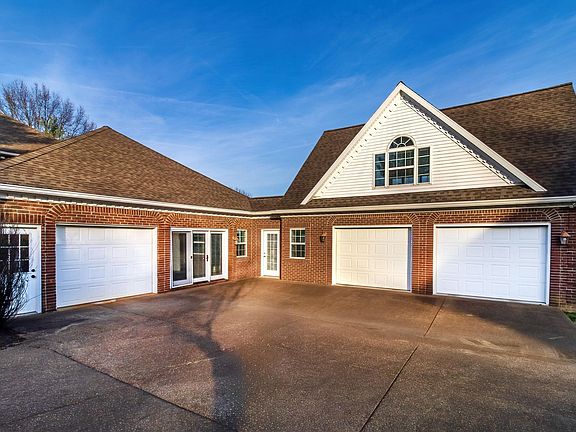 4th image of 45 Oak Meadow Rd