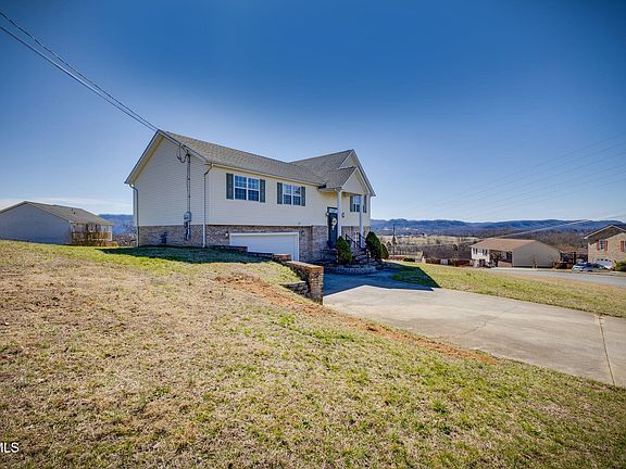 3rd image of 104 Chickasaw Cir