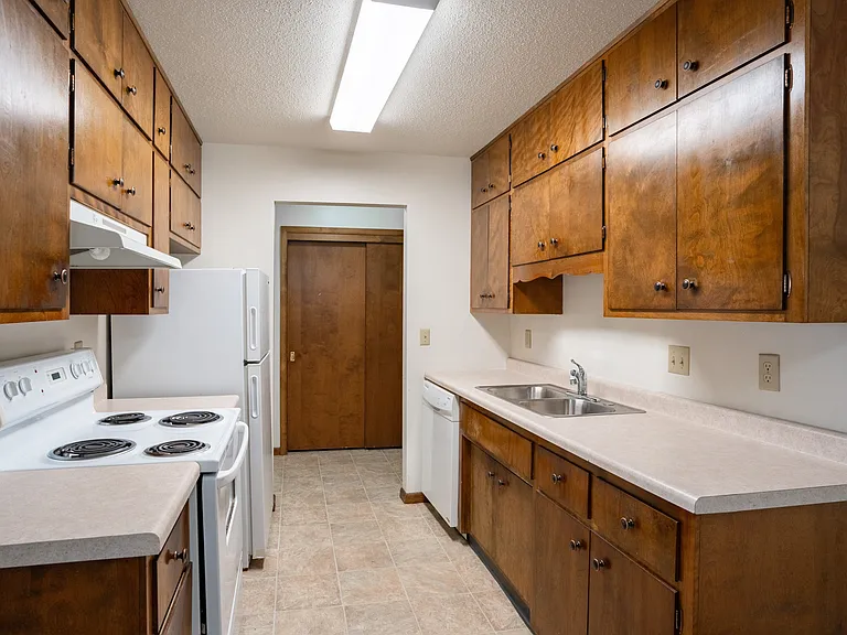 Fargo, ND Hawn Apartments | Kitchen