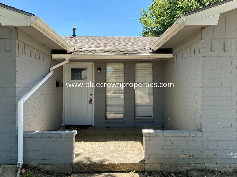 1st image of 910 Piedmont Dr