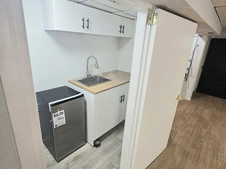 22 Fairfield Ave #BASEMENT — Photo 4