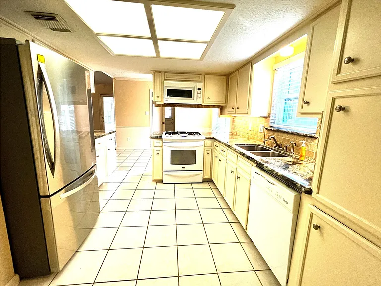 13935 Saint Marys Ln — Photo 10