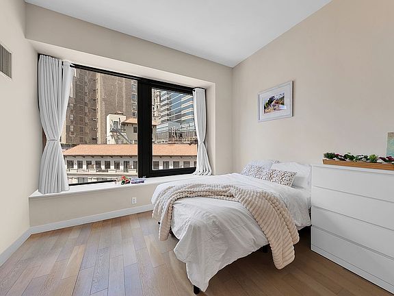 4th image of 75 Wall St APT 28I