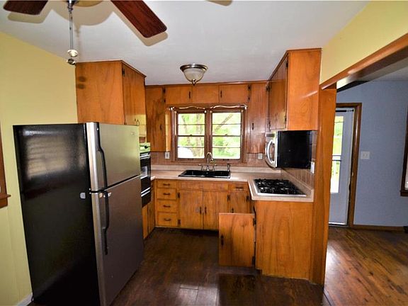 5th image of 3024 S 36th St