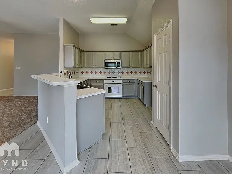 4611 Basil Dr — Photo 6