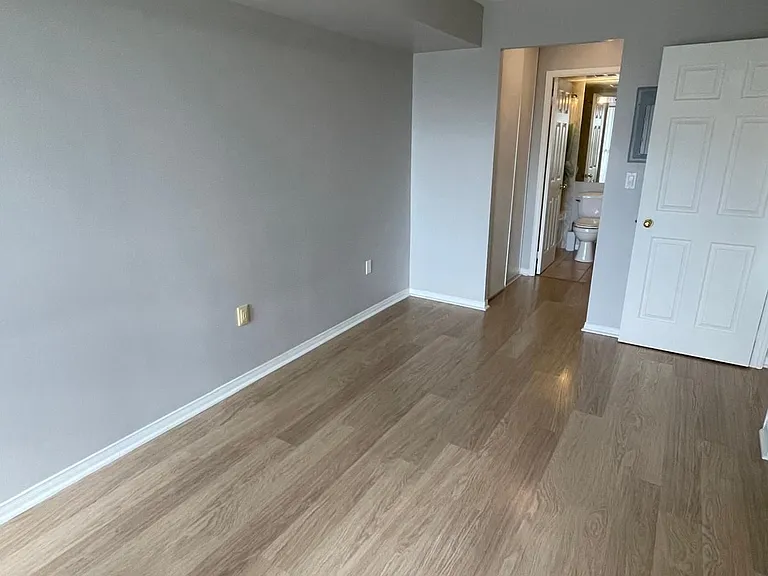 887 Bay St #1009 — Photo 13