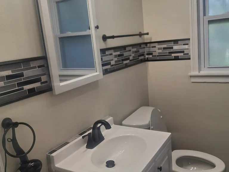 1495 Beach Ave — Photo 25