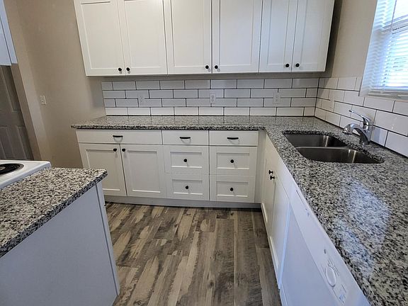 3rd image of 914 N Crawford Ave