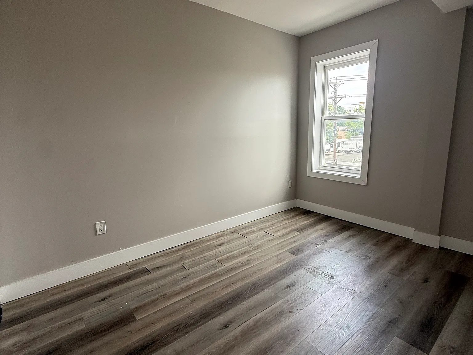 4 bed, $2,450 — Photo 4