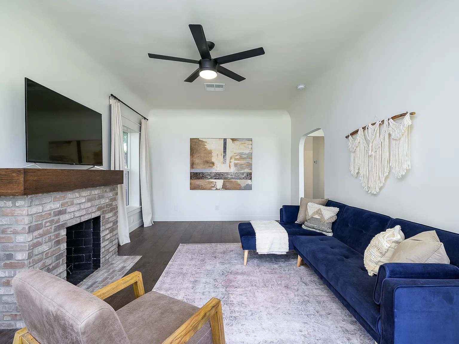 2 bed, 1300 sqft, $2,400 — Photo 4