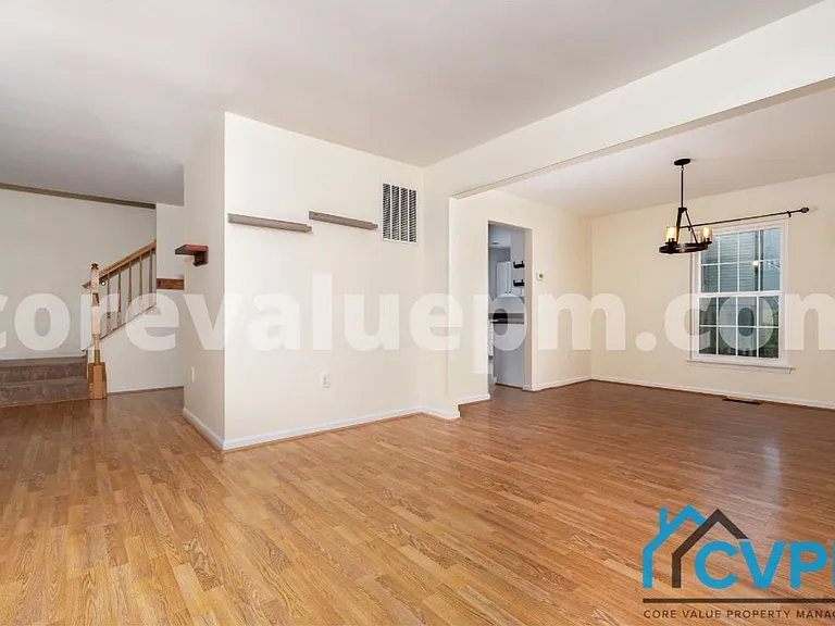 1321 Treasure Dr — Photo 5