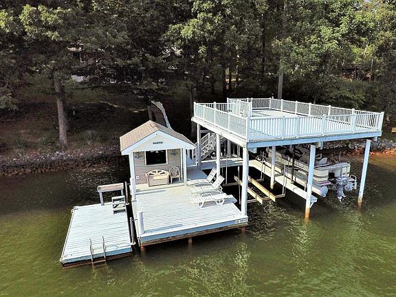 3rd image of 300 Meadow Point Dr
