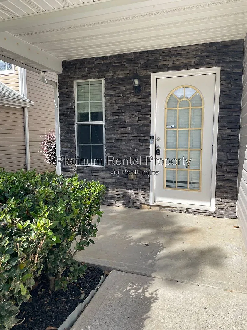 5 bed, 3.0 bath, 2640 sqft, $2,350 — Photo 3
