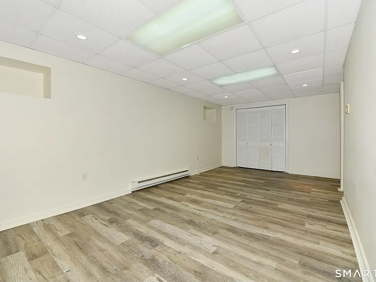 5 Moody Ave — Photo 33