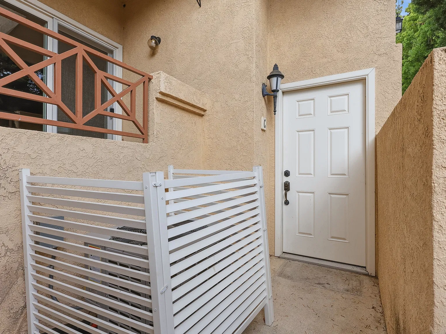 3 bed, 2.5 bath, 1300 sqft, $4,350 — Photo 2