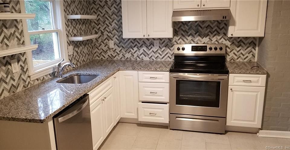 2nd image of 26 Seagraves Rd