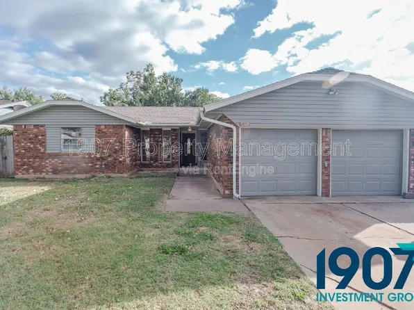 1008 NW 7th Pl, Moore, OK 73160