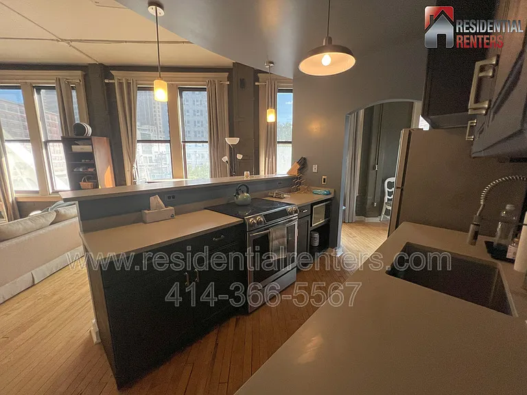 108 W Wells St #2D — Photo 6