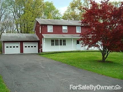 38 Dennis Dr : Great Neighborhood home- Goshen Schools !