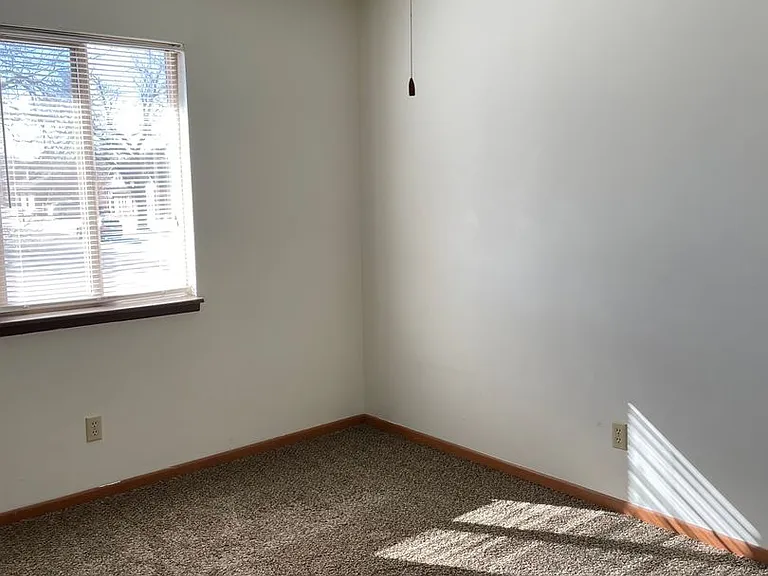 528 W. 12th St., Larned — Photo 7