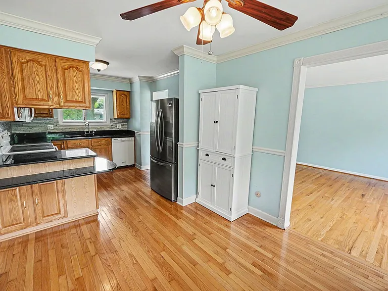 29668 Edward Pl — Photo 5