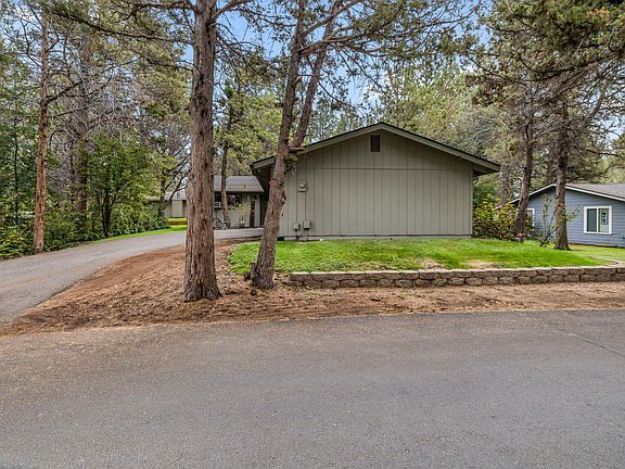 2nd image of 61510 Maid Marian Ct