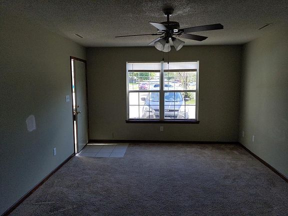 3rd image of 1004 NE Lindsay Ave APT A