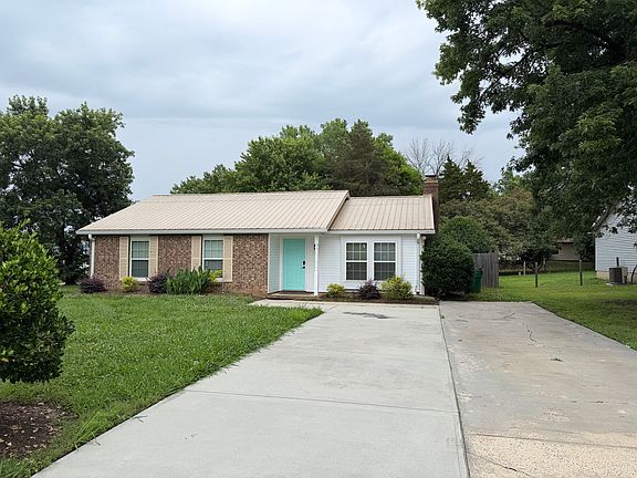 2nd image of 826 Vista Grande Cir