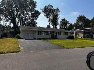 17 Royal Brook Ln, New York Mills, NY 13417