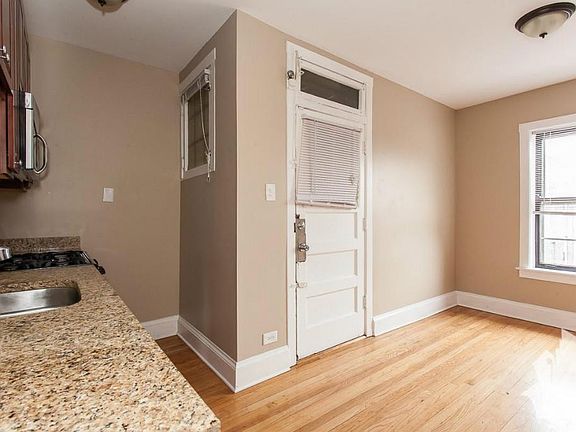 5th image of 2100 W Ainslie St APT 3N