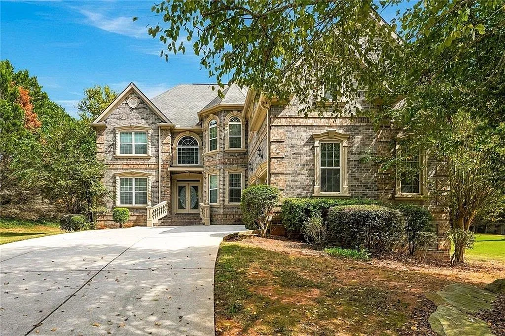 5 bed, 4.5 bath, 5860 sqft, $5,500 — Photo 1