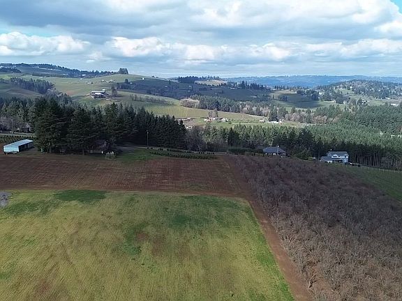 4th image of 19350 NE Trunk Rd