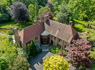 460 Goodhue Rd, Bloomfield Hills, MI 48304