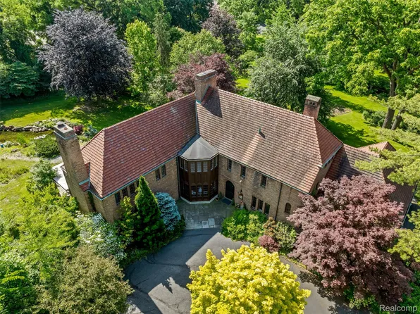 460 Goodhue Rd, Bloomfield Hills, MI 48304