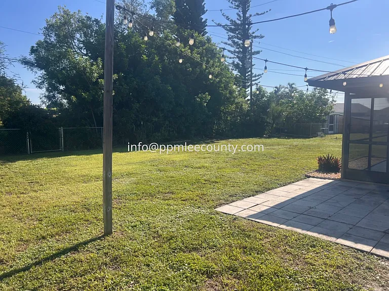 1015 SE 25th Ter — Photo 13