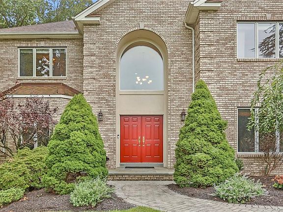 2nd image of 21 Charnwood Dr