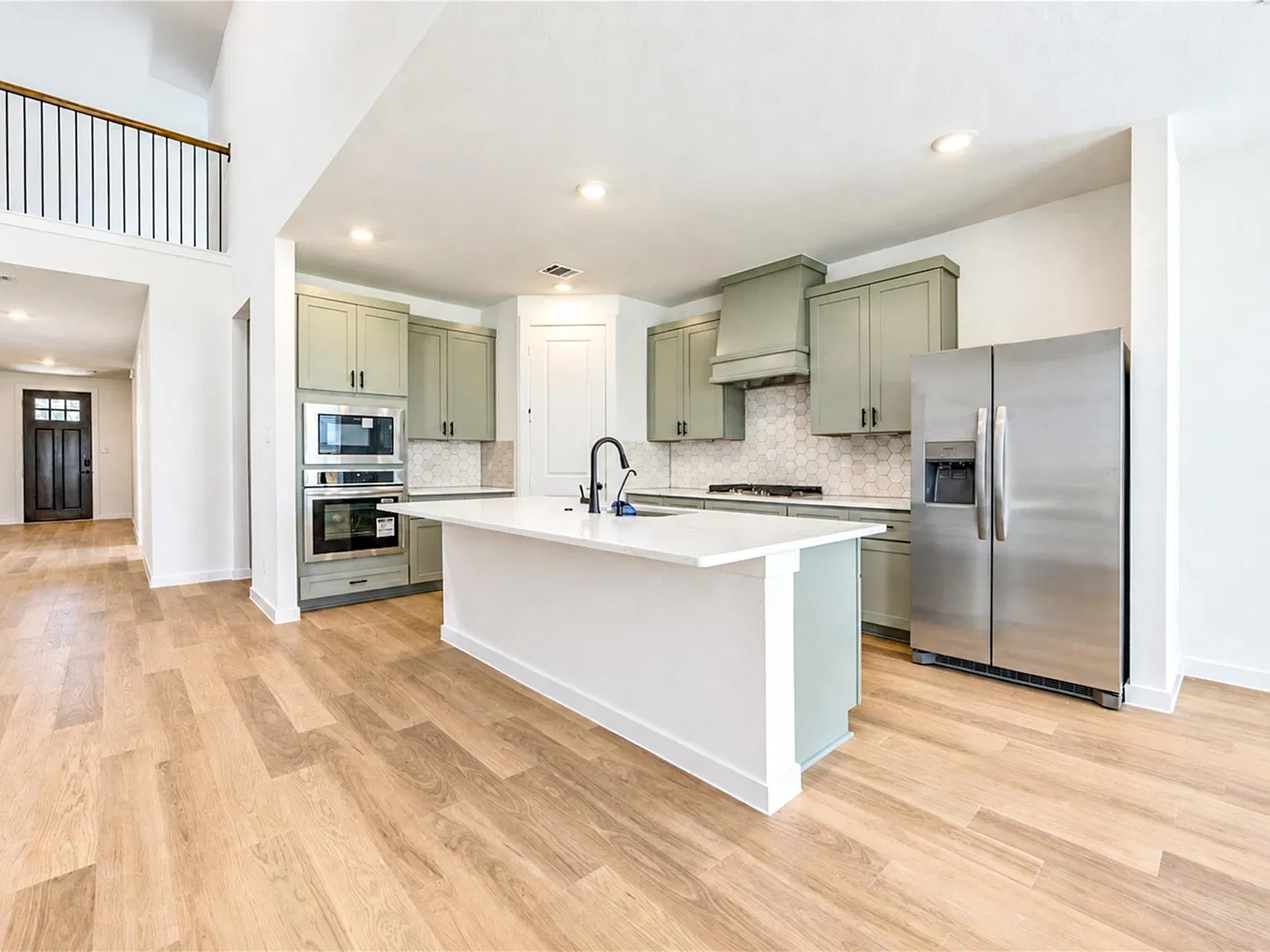 4 bed, 3.5 bath, 2951 sqft, $3,850 — Photo 3