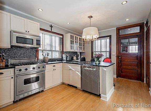 3rd image of 1003 S Grove Ave